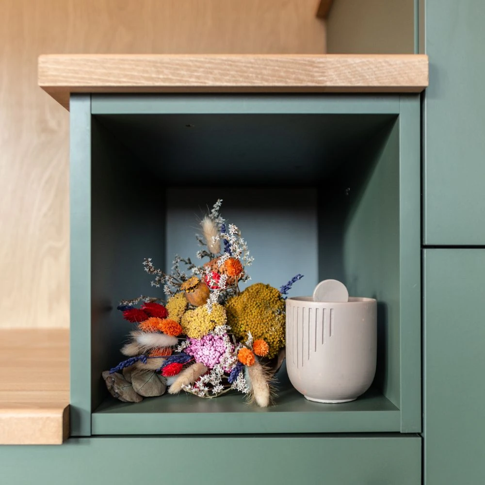 Tiny house smart premium cu detaliu de mobilier